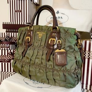 PRADA🌸⭐️🌸⭐️IRIDESCENT GREEN GAUFRE BAG! HOMBRE⭐️